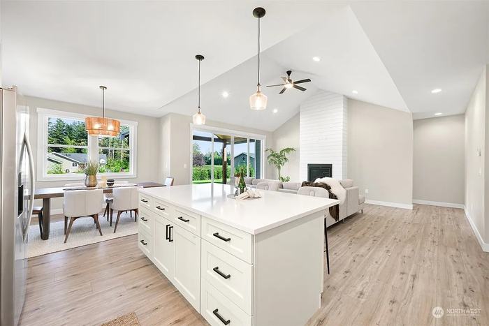 Kitchen island, vaulted ceiling