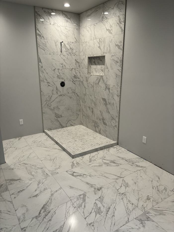 Marble-look tile wet room